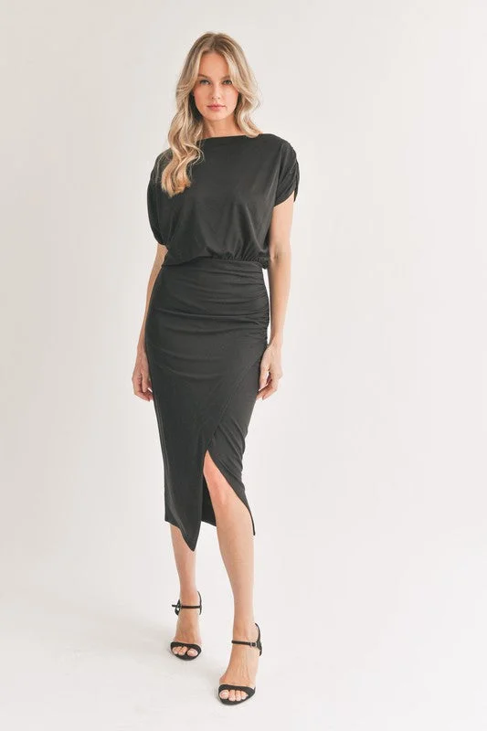 Short sleeve party dress-Ruched Knit Midi Dress